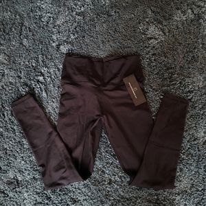 Peachee Ebony Leggings